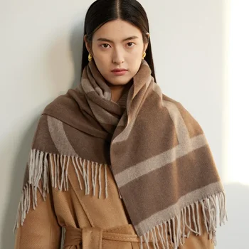 Вязаный шарф в полоску для дам 2023 года, новая теплая модная универсальная большая шаль с кисточками